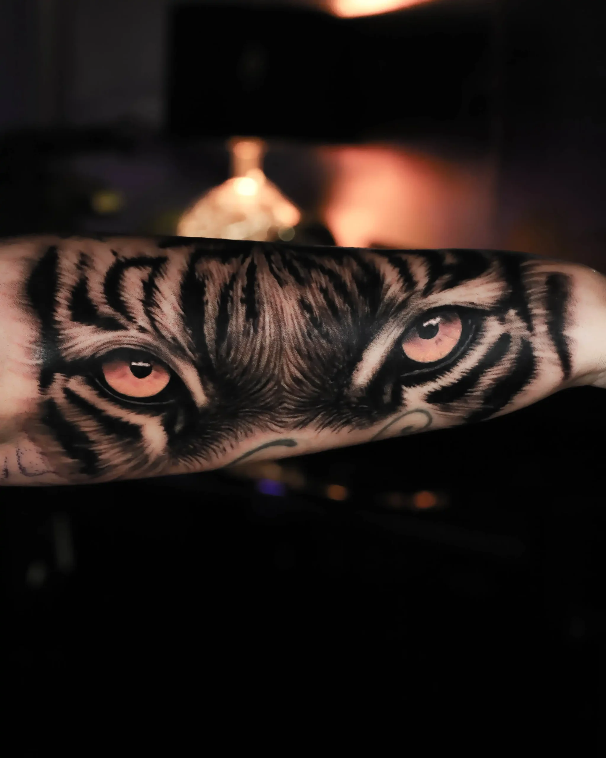 Realistisches Tiger Tattoo am Unterarm – Artengold Tattoo Studio Koblenz